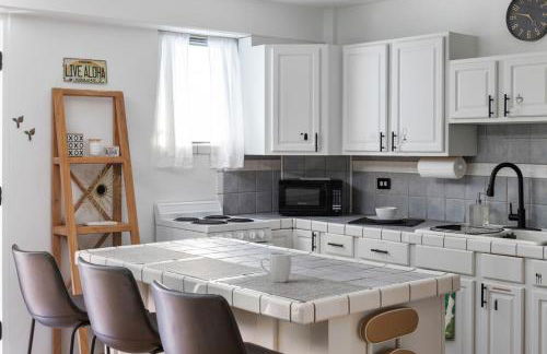 Waikiki Escape King Bed Pool Walk to Beach - Foto 4