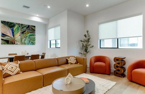 Modern Luxe Retreat Four-Bedroom - Photo 1