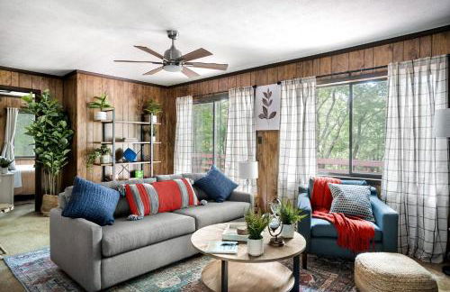 Hot Tub Deck Screened Porch Fire Pit & WiFi - Photo 1