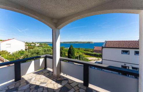 Stunning Apartment In Rtina - Photo 7