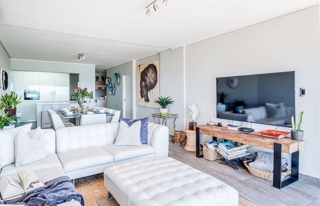 Camps Bay Holiday Apartment in Secure Complex With Private Pool and Parking Houghton Views - Foto 40