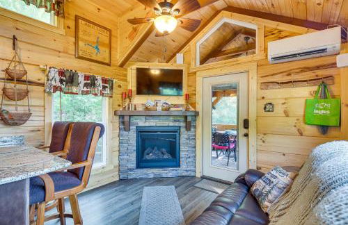 7 Mi to Lake Lure Mill Spring Cabin with Hot Tub - Foto 5