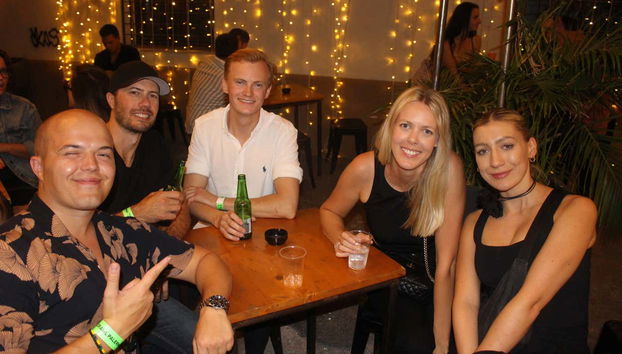 Alguns dos participantes do Pub Crawl por Palermo