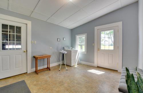 Lakefront Retreat with Shared Dock and Fire Pit! - Foto 24