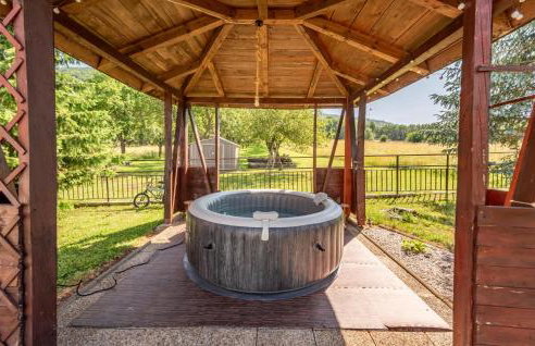 Nice Home In Udbina With House A Panoramic View - Photo 3