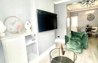 Spacious Modern Victorian House in Rochester - Photo 18