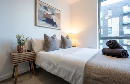 Central Wembley Stadium Luxe Stay with Pool Table - Foto 12