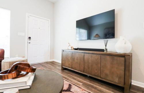 Cozy Home in the Heart of Aggieland - Photo 5