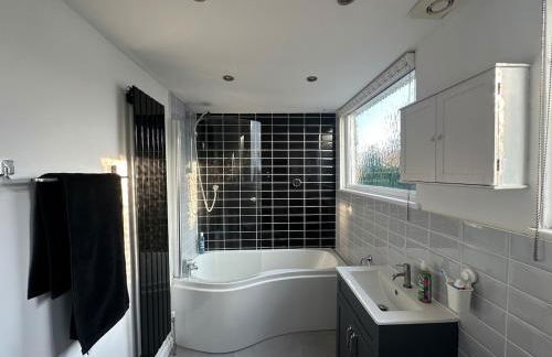 Luxury 3 bed cottage with Sauna, Chobham, sleeps 6 - Foto 3