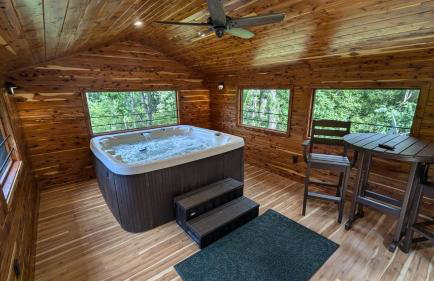 Red Roof mountain cabin with Starlink internet! - Foto 1