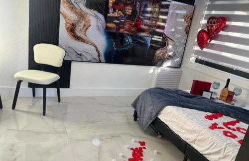 AMIRI Hollywood 5 mins from Hard Rock Stadium & The Guitar - Foto 32