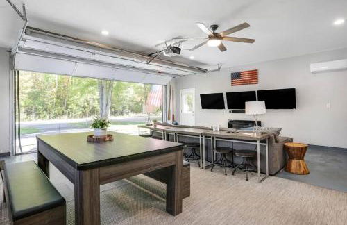 Lakefront Luxury with Private Beach, Sleeps 14 - Foto 25