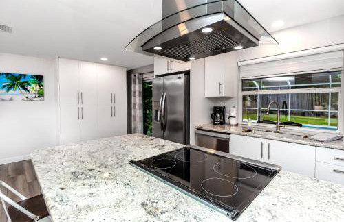 Modern Home, Heated Pool, Close to Beaches! - Foto 16