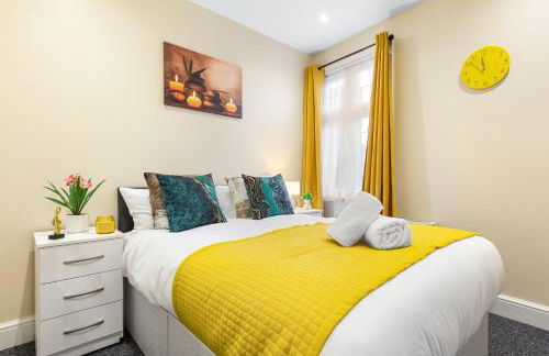 Spacious London 2-Bed Flat with a King Bed-Save on Long Stays-5 Separate Beds- Parking Available! - Foto 22