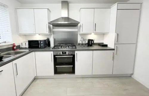 Superb 3 Bed Home Away from Home in Glasgow, just off M8 with free parking - Foto 66