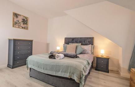 Lovely 2 Bedroom Apartment in Central Location - Photo 2