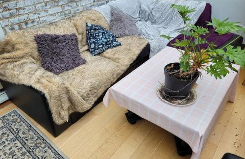 The Holbein Three bedroom home near tilgate park private parking and garden - Foto 15