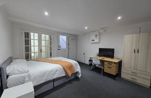 Spacious 3-Bedroom Apartment Near Stratford, 1 Minute From Train Station - Foto 40