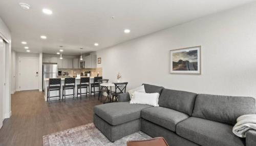 Spacious, King Bed, w Pool Table & Brunch Below! 303 - Photo 3