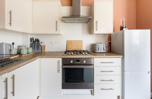 Contractor Stay Near The City Centre with Two Free Parking Spaces - Foto 35