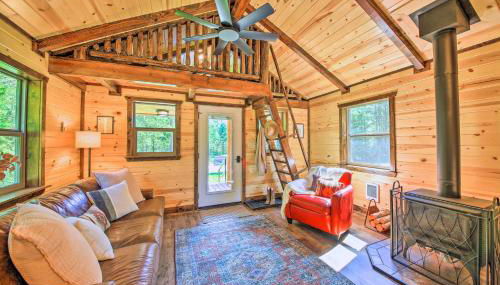 Rustic-Chic Woodland Hideaway with Hot Tub! - Foto 3