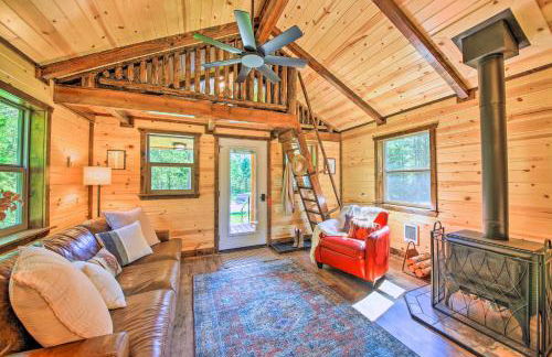 Rustic-Chic Woodland Hideaway with Hot Tub! - Foto 3