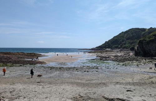 Beach Front House with Stunning Sea Views and Free Parking - Foto 30