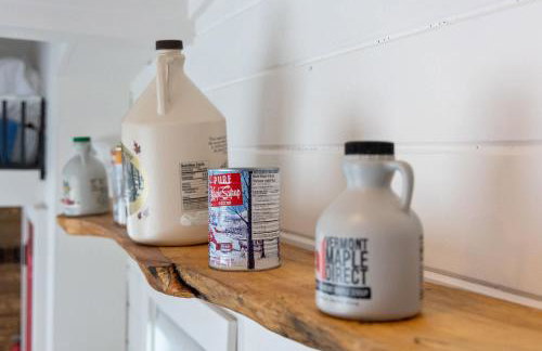 Maple Sugar Shack Tiny House with hot tub & river by Stowe - Foto 14