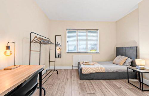 Spacious 6-Bed with Pool Table Desks in every room - Foto 11