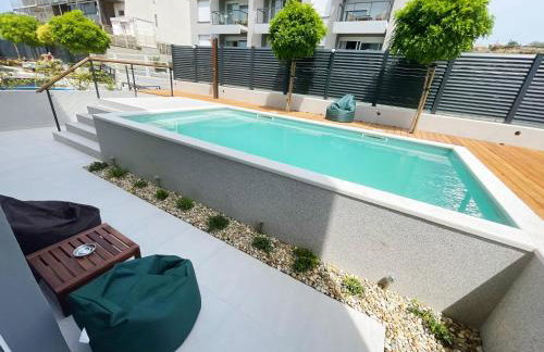 Cozy seaside apartment with private pool & terrace - Foto 17