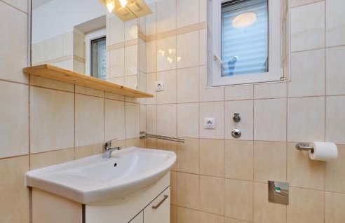 Gorgeous Home In Punta Kriza With Wifi - Foto 27