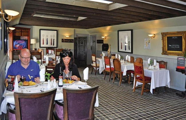 3 Bedrooms Loch Views Heated Pool Close To Beaches - Photo 16