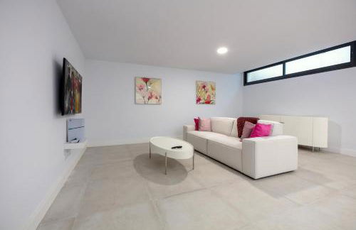 The White House Marbella - Photo 32