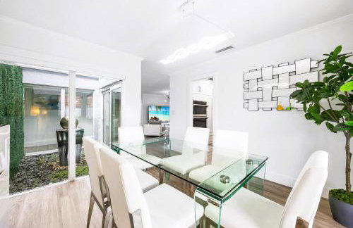 Spectacular Miami- Htd Pool,5 Bdrooms ,MiniGolf, Playground, Baby Items, BBQ - Photo 22