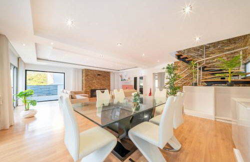 GuestReady - Charming family retreat with pool - Photo 37