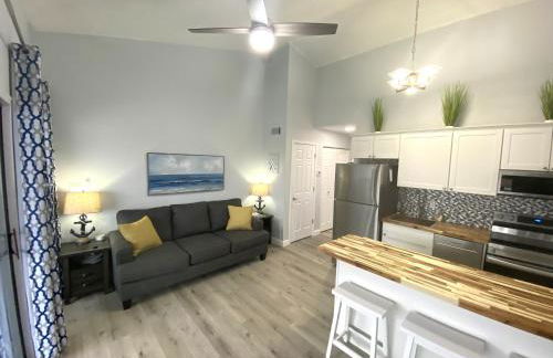 B Lakefront! Remodeled, Boat Slip, Patio Views, Pool, Boat Ramp, WIFI - Foto 9