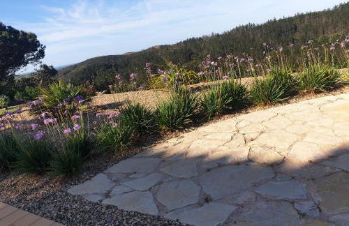 Stunning Villa with Pool & View near beach - Photo 33