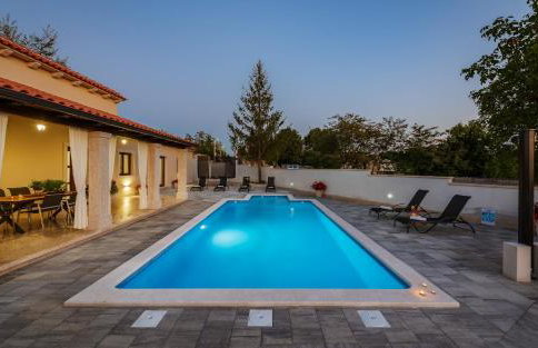 Villa Desapemani with heated pool - Photo 30