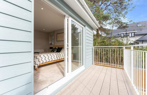 Luxury Four Bedroom Home Near Sandbanks - Photo 17