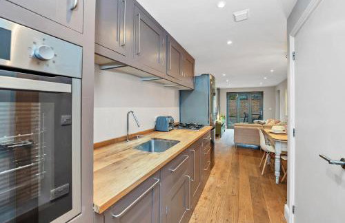 7D Albert St - sleeps 4 guests with parking on request - Foto 13