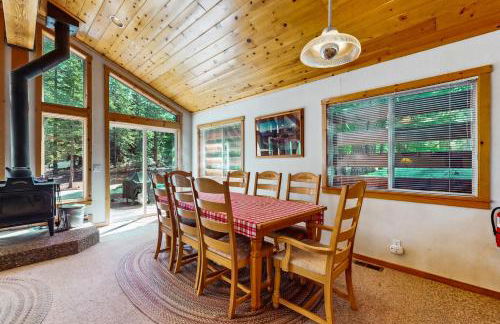 Happy Family Cozy Cabin - Photo 16