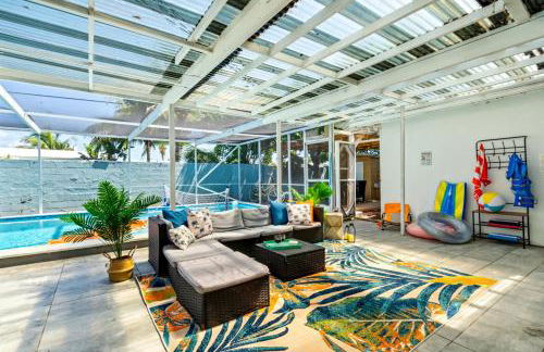 Beachside Escape Poolhouse w Game Room, Grill - Foto 46