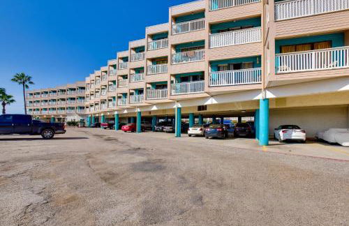 Waterfront Corpus Christi Escape with Pool Access! - Foto 21