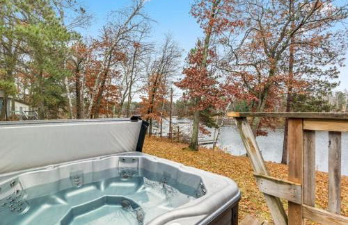 Cute Whitefish Cabin with Hot tub - Foto 31