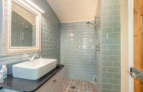 Relaxing Retreat - The Shepherds Hut - Hot Tub - By Tempstay - Foto 14