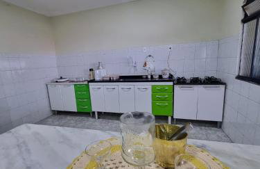 Super Confortável, WiFi Rápido, Garagem Coberta, 2 Banheiros, Suíte, 3 Quartos, Microondas, Cozinha Grande Completa, Mesa de Jantar Grande, Entrada Privativa, Perto do Shopping Pátio Matosinhos, 5 min do Centro Histórico - Foto 30