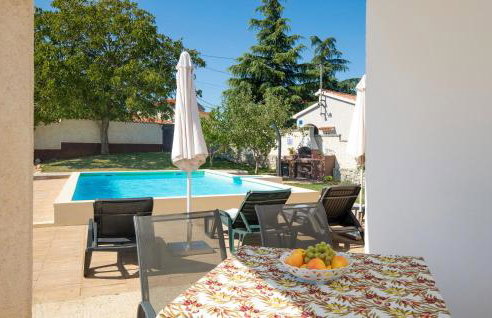 Three-Bedroom Holiday Home In Divsici - Foto 2