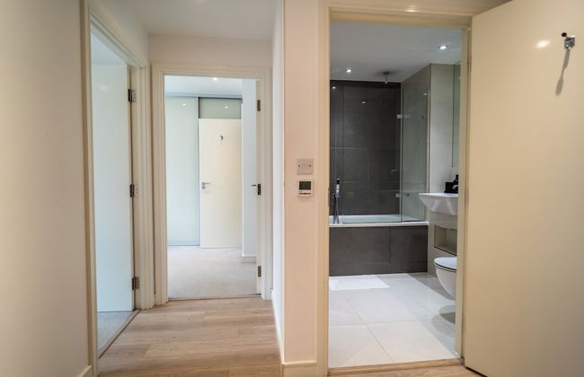 Luxury 2-bed Croydon Apartment Near Gatwick - Photo 40