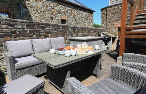 Courtyard Cottage - Photo 35