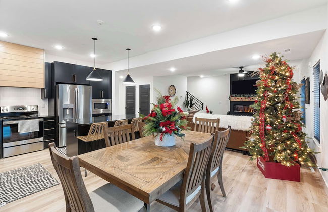 Rocky Shores Retreat - Indoor Pool Open - Photo 37